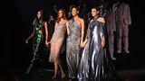Und auch die Supermodels der Neunziger finden sich wieder: Naomi Campbell, Cindy Crawford, Christy Turlington und Linda Evangelista kommen 2023 für eine Doku zusammen, in der sie auf ihre schönen alten Zeiten zurückblicken. Es ist, als seien sie nie weg gewesen