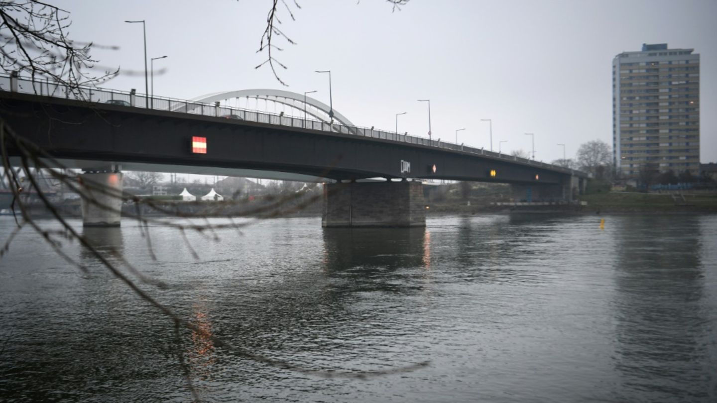 Brücke zwischen Frankreich und Deutschland in Straßburg