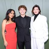Salma Hayek im roten Kleid, Linda Evangelista im weißen Anzug und ihr Sohn Augustin im schwarzen Anzug