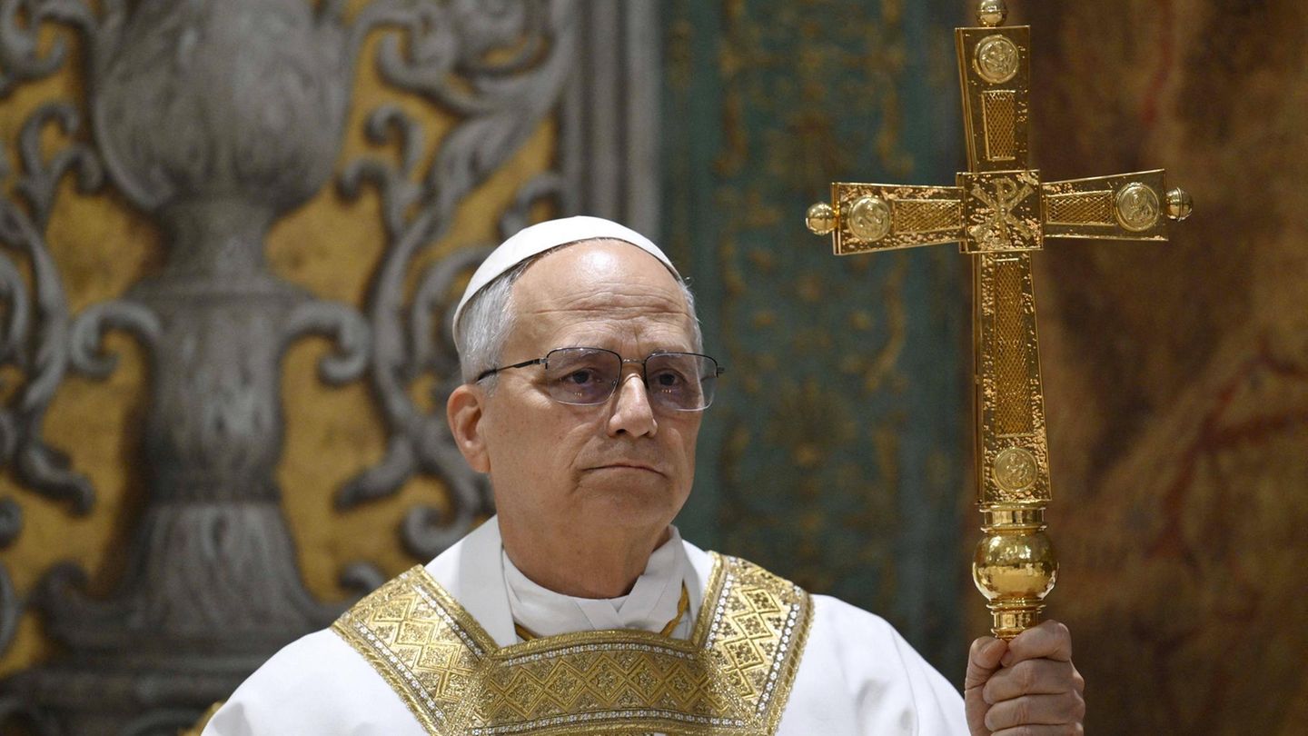 Robert Francis Prevost bei seiner ersten Messer als Papst Leo XIV.