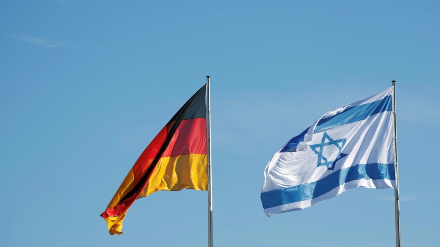 Deutsche und israelische Flagge