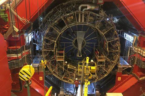 Kernforschungszentrum Cern: Der große Teilchenbeschleuniger LHC im schweizerisch-französischen Grenzgebiet bei Genf