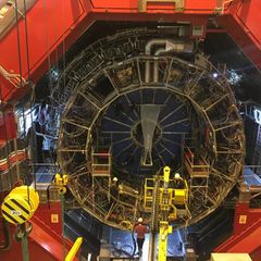 Kernforschungszentrum Cern: Der große Teilchenbeschleuniger LHC im schweizerisch-französischen Grenzgebiet bei Genf