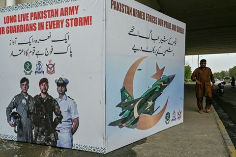Plakate der pakistanischen Armee in Islamabad