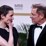 Schauspielerin Vicky Krieps und Florian Gallenberger, der Präsident der Deutschen Filmakademie