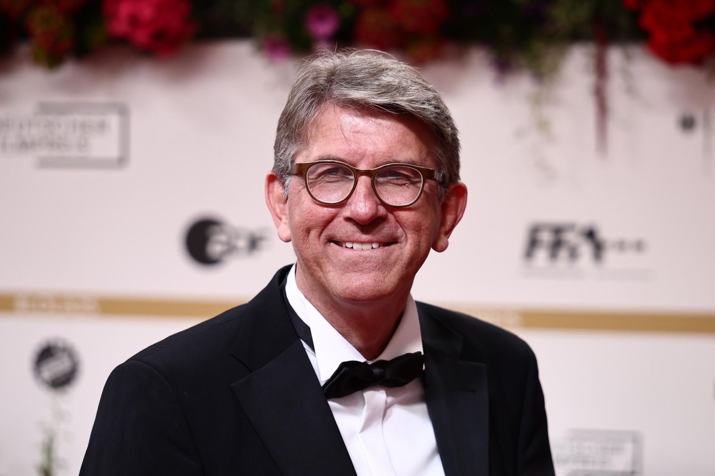 Deutscher Filmpreis: Gerade frisch im Amt, steht für Wolfram Weimer der erste große Auftritt an. Der Empfang beim Filmpreis könnte jedoch frostig werden: Zahlreiche Schauspieler haben eine Petition gegen den neuen Kulturstaatsminister unterzeichnet, darunter Ulrich Matthes und "Tatort"-Star Hans-Jochen Wagner Gerade frisch im Amt, steht für Wolfram Weimer der erste große Auftritt an. Der Empfang beim Filmpreis könnte jedoch frostig werden: Zahlreiche Schauspieler haben eine Petition gegen den neuen Kulturstaatsminister unterzeichnet, darunter Ulrich Matthes und "Tatort"-Star Hans-Jochen Wagner