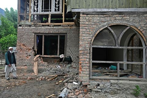 Ein beschädigtes Haus in Uri im indischen Teil Kaschmirs