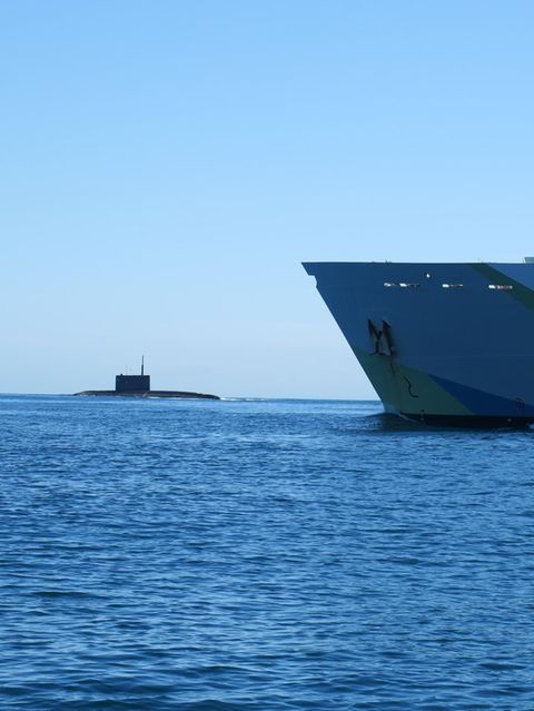 Von Helikopter gefilmt: Britische Marine entdeckt russisches U-Boot im Ärmelkanal