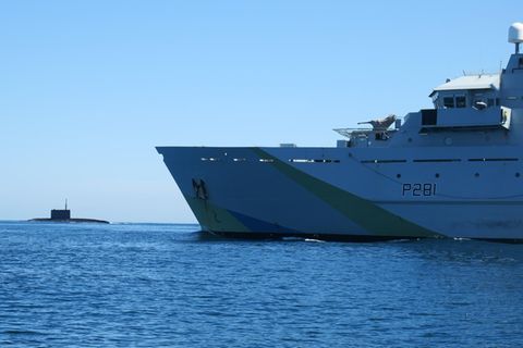 Von Helikopter gefilmt: Britische Marine entdeckt russisches U-Boot im Ärmelkanal
