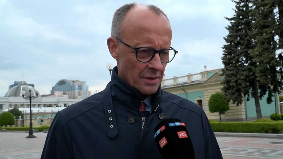 Merz in Kiew: "Große Chance, diesen Krieg jetzt gemeinsam zu beenden" Merz in Kiew: "Große Chance, diesen Krieg jetzt gemeinsam zu beenden"
