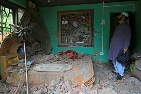 Zerstörung nach Angriff in der Region Kaschmir