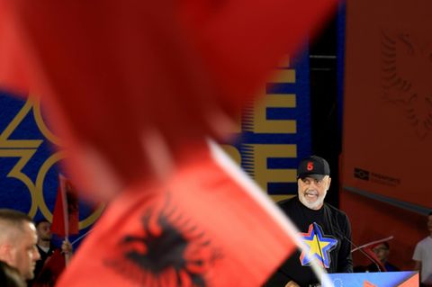 Regierungschef Rama bei einem Wahlkampfauftritt