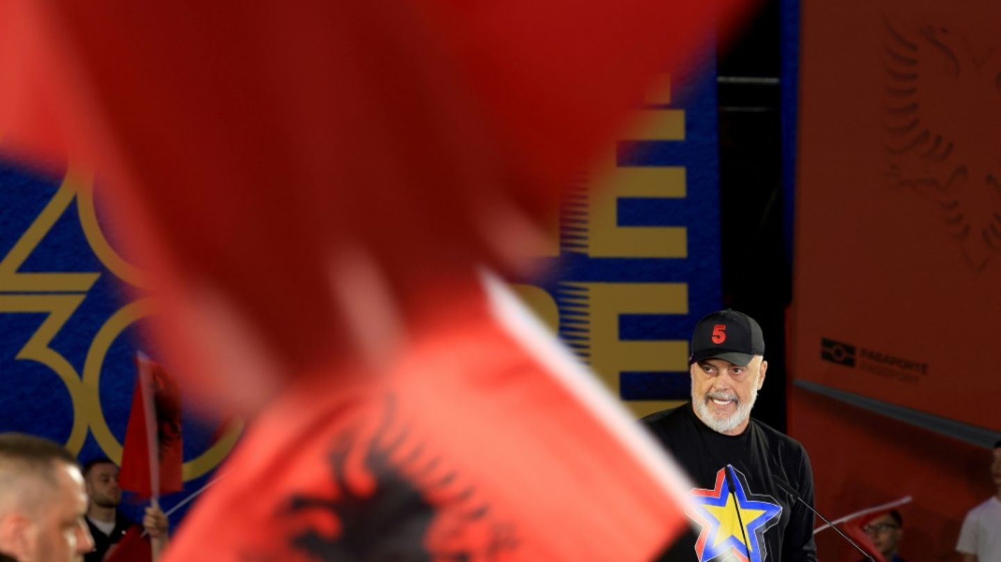 Regierungschef Rama bei einem Wahlkampfauftritt