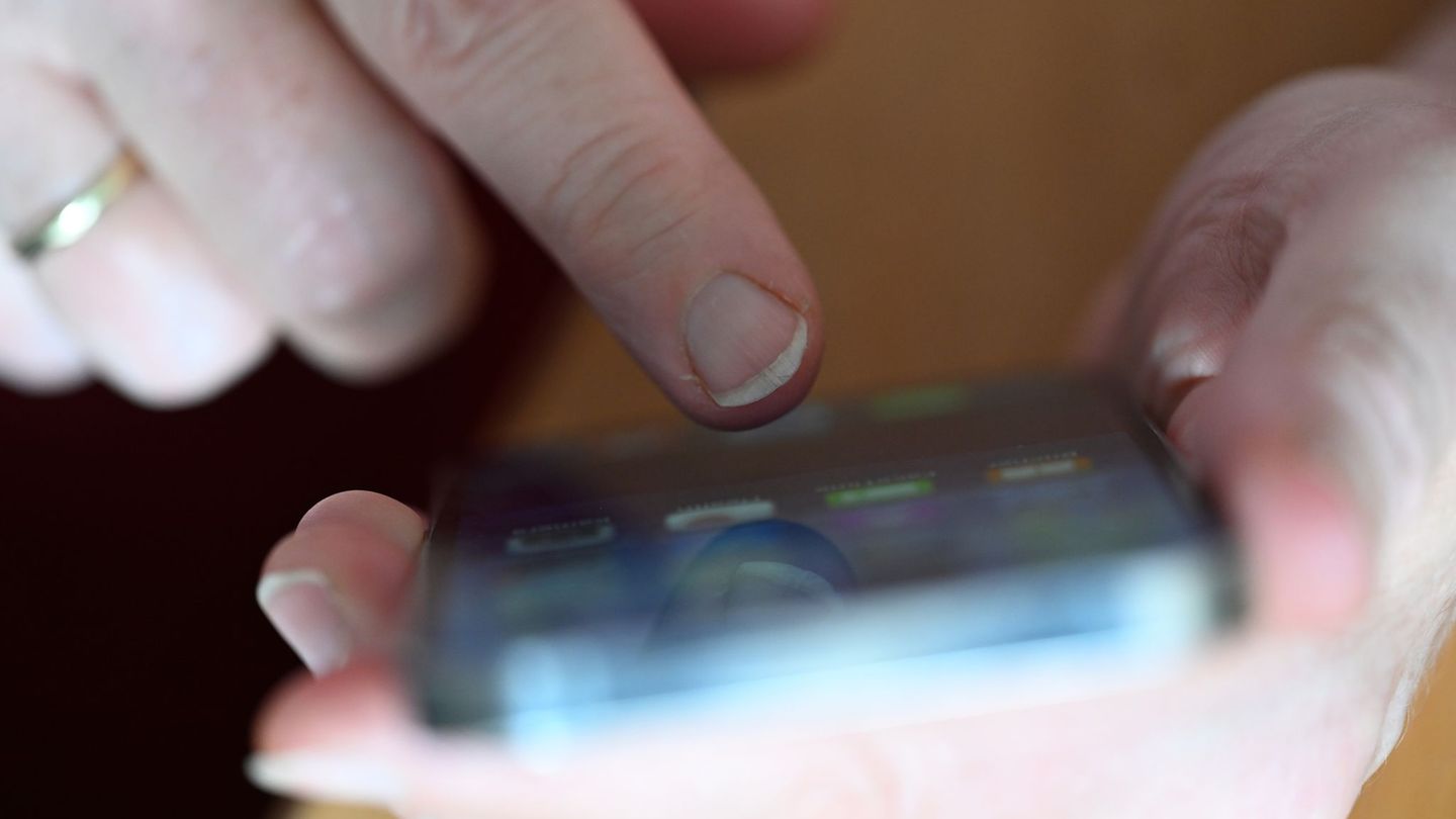 Emojis instead of calls: The smartphone is used less and less as a phone