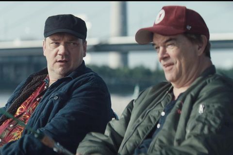 Im Video ist der Frontmann der Toten Hosen, Campino, gemeinsam mit Schauspieler Charly Hübner zu sehen (l)