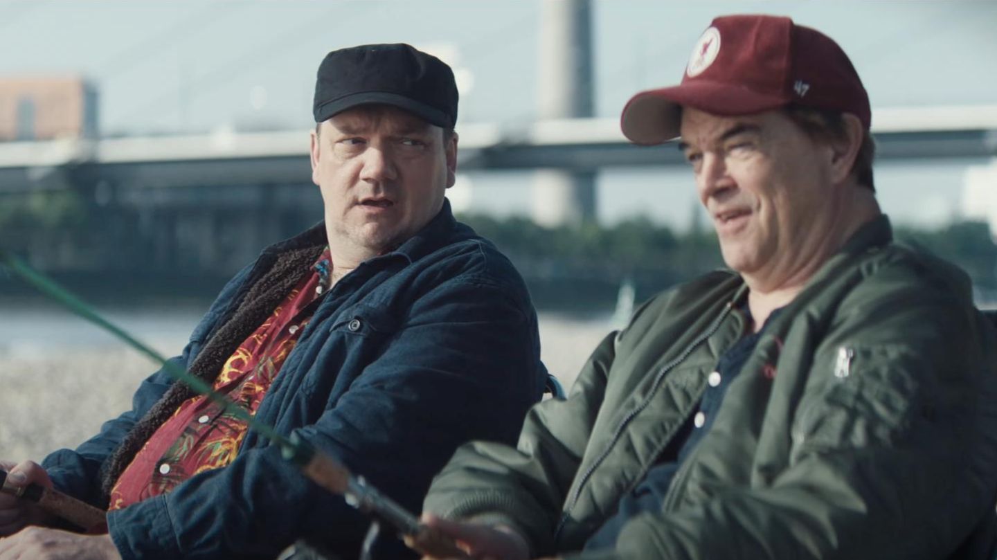 Im Video ist der Frontmann der Toten Hosen, Campino, gemeinsam mit Schauspieler Charly Hübner zu sehen (l)