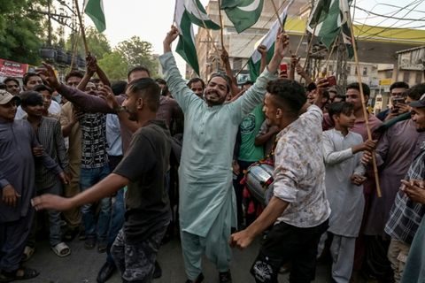 Pakistaner feiern verkündete Waffenruhe