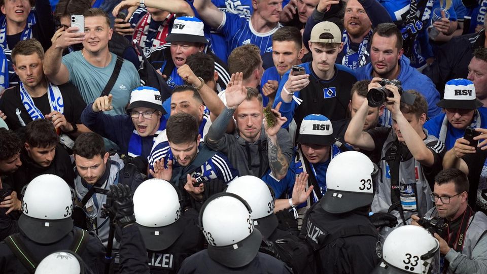Dutzende Schwerverletzte: HSV-Aufstieg endet für viele Fans im Krankenhaus