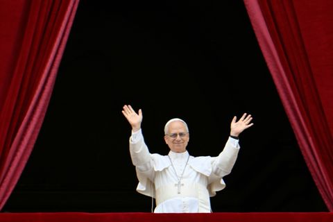 Papst Leo XIV. auf dem Balkon des Petersdoms