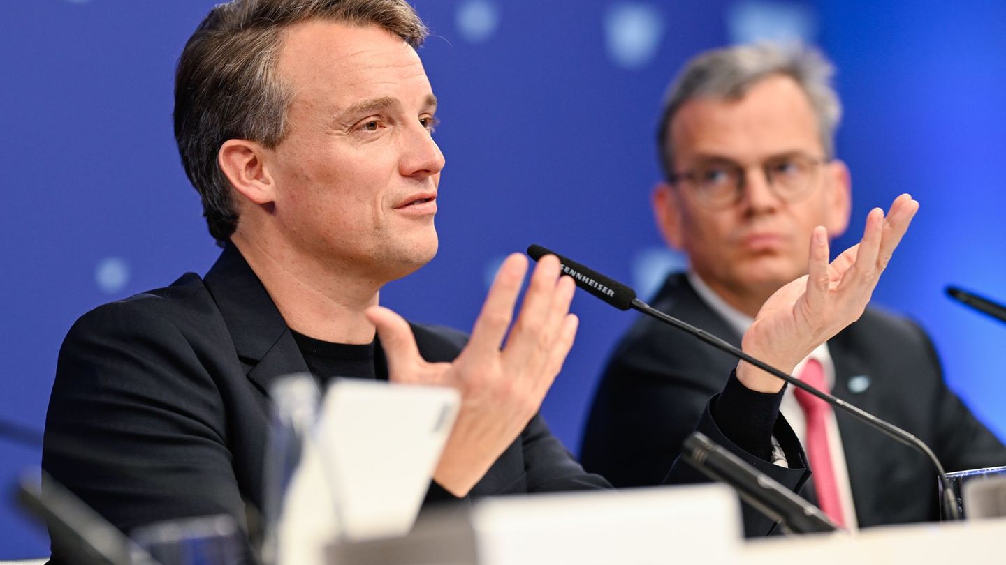 Diversity goals ADE: Adjustments to US policy: SAP strokes women’s quota