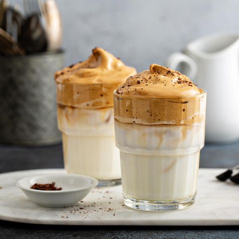 Zwei Gläser mit Baileys Chocolate