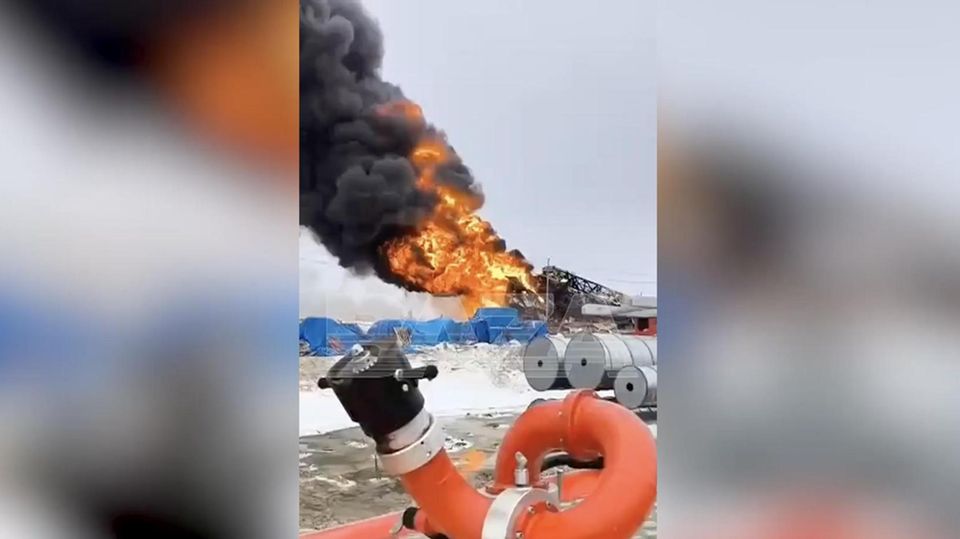 Schwerverletzte bei Feuer auf russischem Öl- und Gasfeld Schwerverletzte bei Feuer auf russischem Öl- und Gasfeld