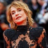 Isabelle Hubert 2023 in einer freizügigen schwarz-transparenten Robe