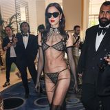 Irina Shayk in transparenter, schwarzer Wäsche in Cannes 2023