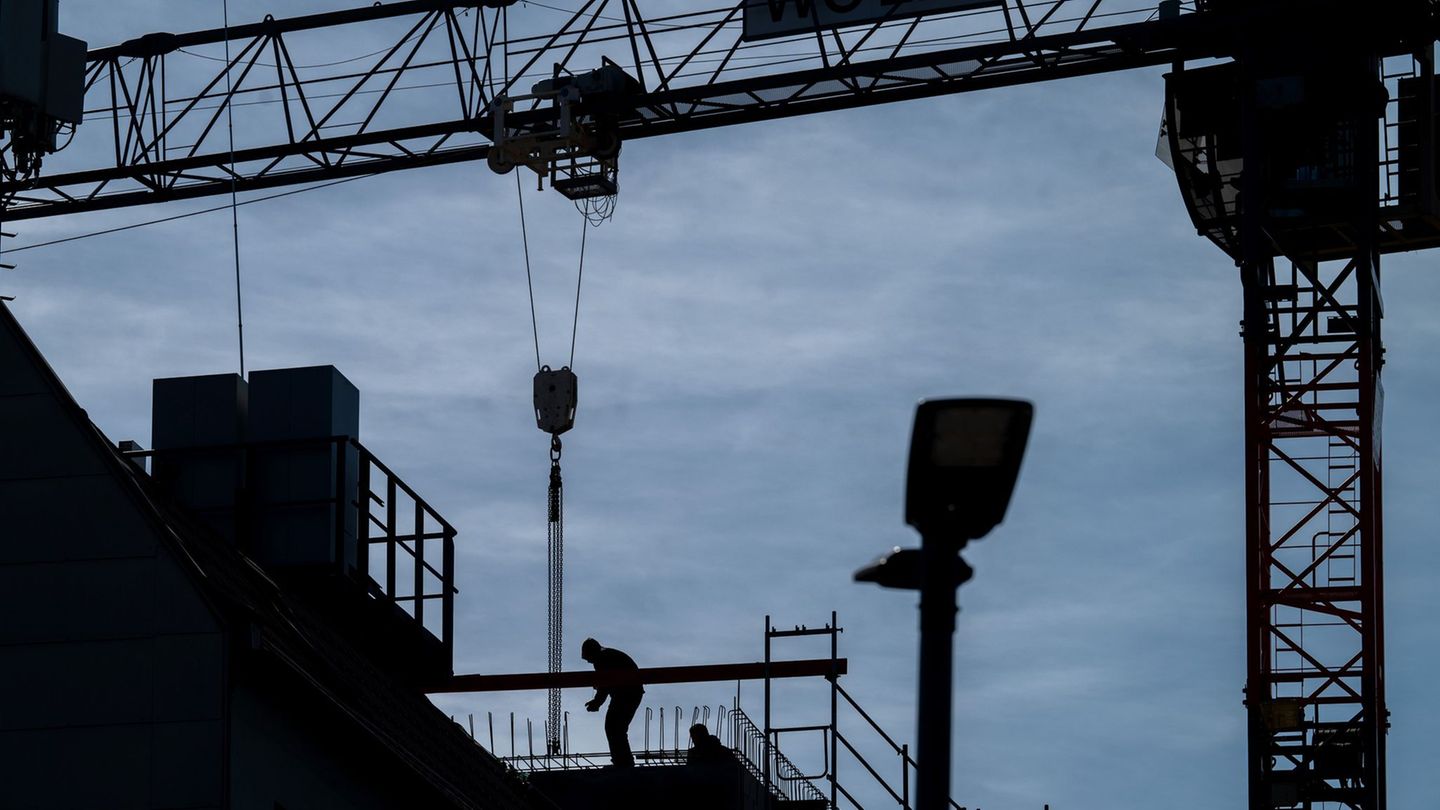 Business: IW researchers: More unemployed because of customs dispute