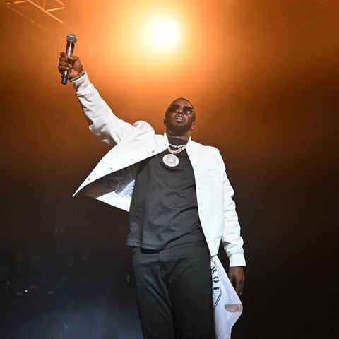 P Diddy auf der Bühne im Licht