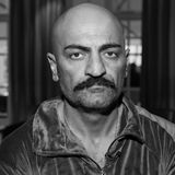 Der Rapper Xatar auf einem Schwarz-weiß-Foto