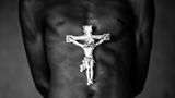 "Faith", zu deutsch "Glaube", heißt Mário Macilaus aktuelles Langzeitprojekt. Der Glaube – nicht nur an die Natur – spielt in Mosambik noch immer eine zentrale Rolle