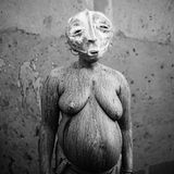 Mário Macilau sagt in einem Interview: "Fotografie ist für mich viel mehr als nur eine persönliche Angelegenheit. Durch sie habe ich grundlegende Momente meines Lebens erlebt (...). Ich habe nicht nur mit meiner Kamera, sondern auch mit meiner Seele fotografiert"