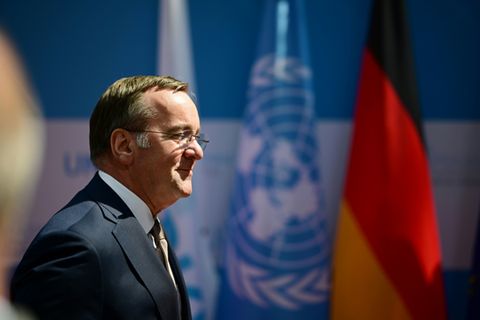 Pistorius nach seiner Rede bei der Konferenz