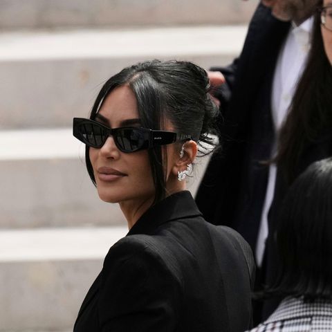 Kim Kardashian in front of the courthouse