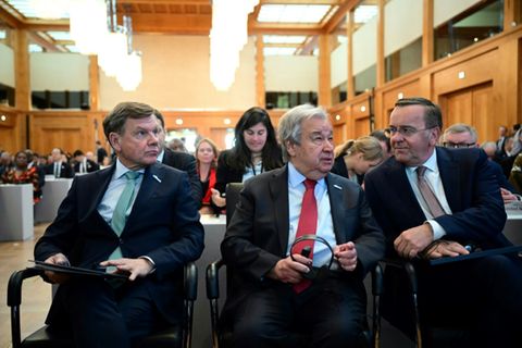 Wadephul mit Guterres und Pistorius bei der Konferenz