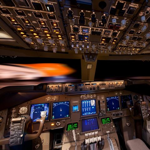 Das Cockpit einer Boeing 747