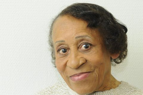 Marie Nejar als ältere Frau
