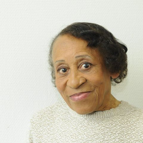 Marie Nejar als ältere Frau