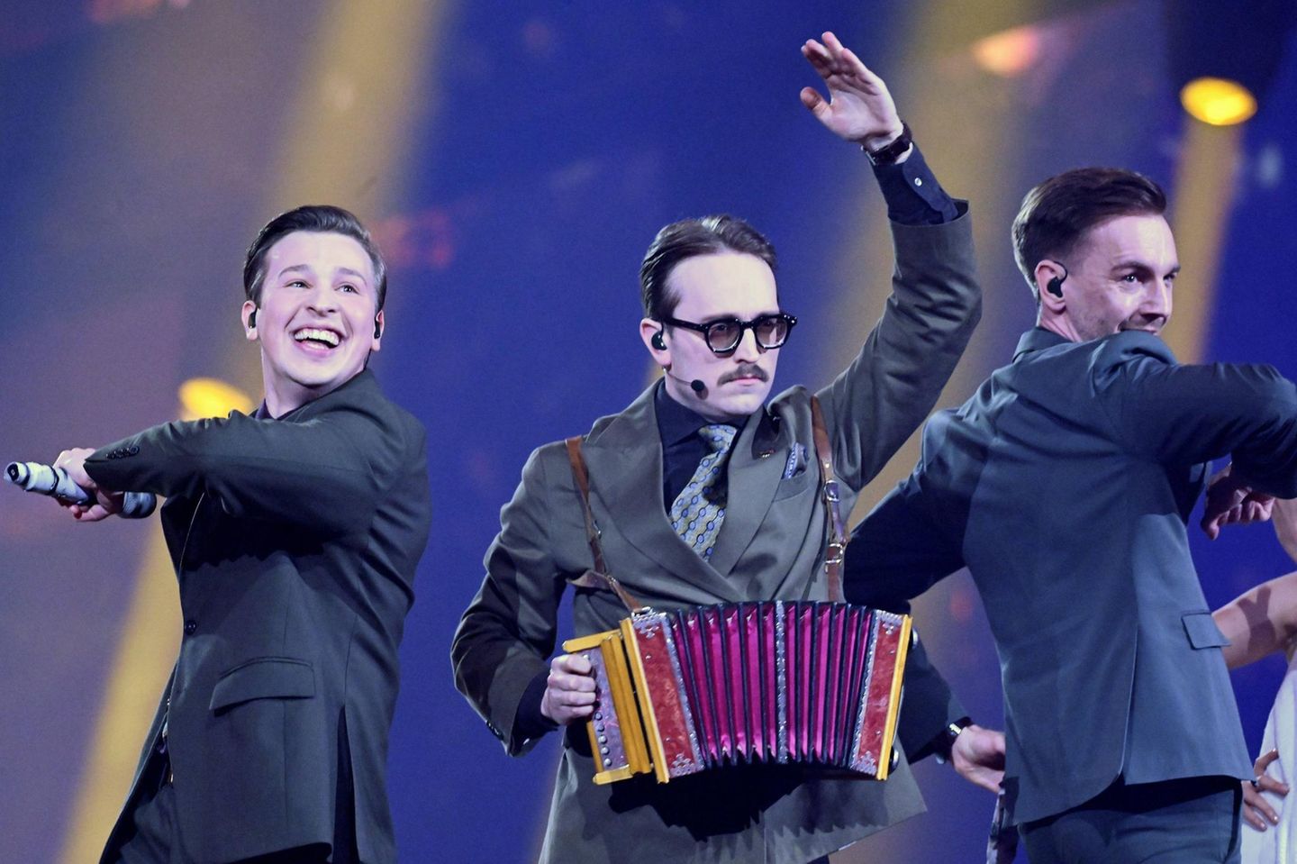 KAJ, drei Humoristen aus Schweden auf der Bühne im ESC-Halbfinale