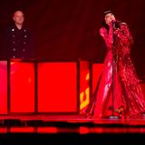 Das albanische Duo Shkodra Elektronike auf der Bühne beim ESC-Halbfinale