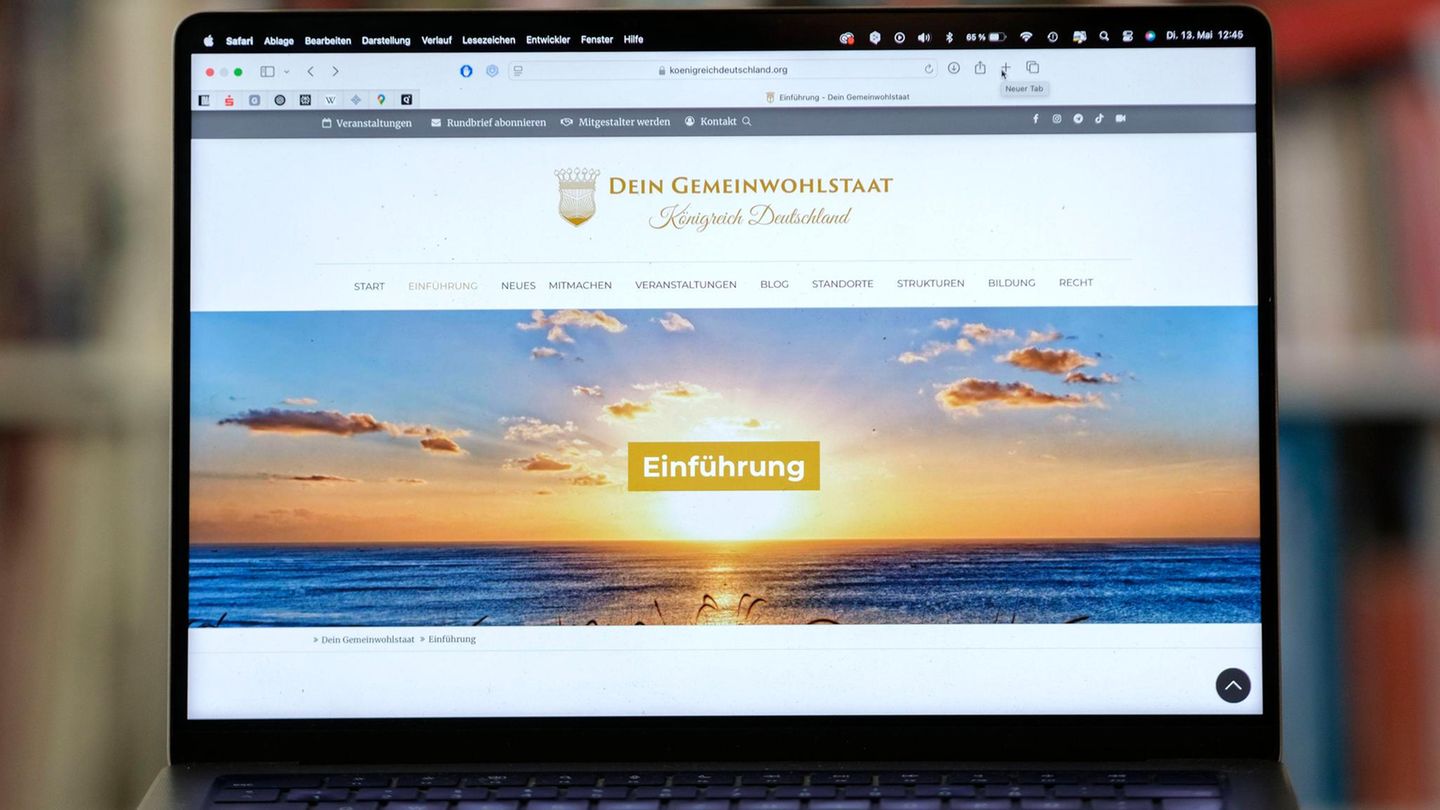 Ein Computer mit der Website des Königreich Deutschlands