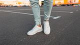 Weiße Turnschuhe