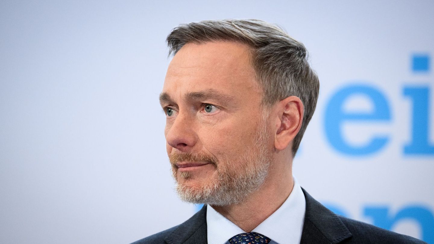 Parties: Lindner reports new job: speaker and author