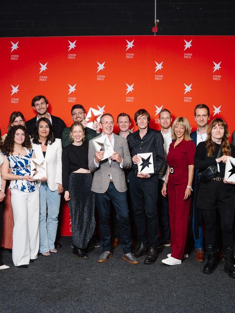 Die 13 mit dem stern-Preis ausgezeichneten Journalistinnen und Journalisten