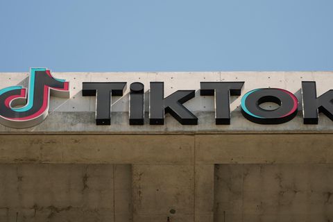 Die Infos, die Tiktok zur Herkunft der Werbung bietet, sind undurchsichtig