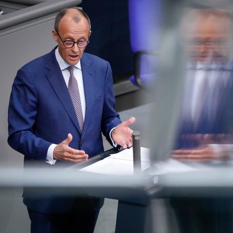 Friedrich Merz is behind the lectern in the plenary hall during his first government declaration