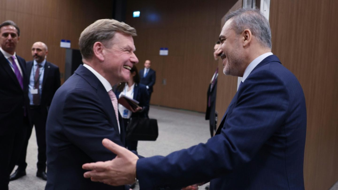 Wadephul mit seinem türkischen Kollegen Fidan in Antalya