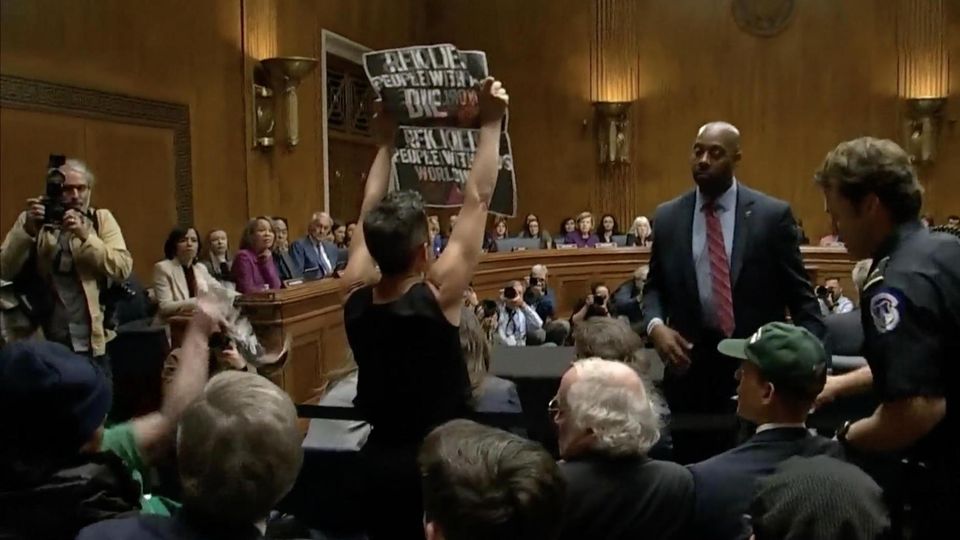 Proteste bei Kennedys Senatsanhörung