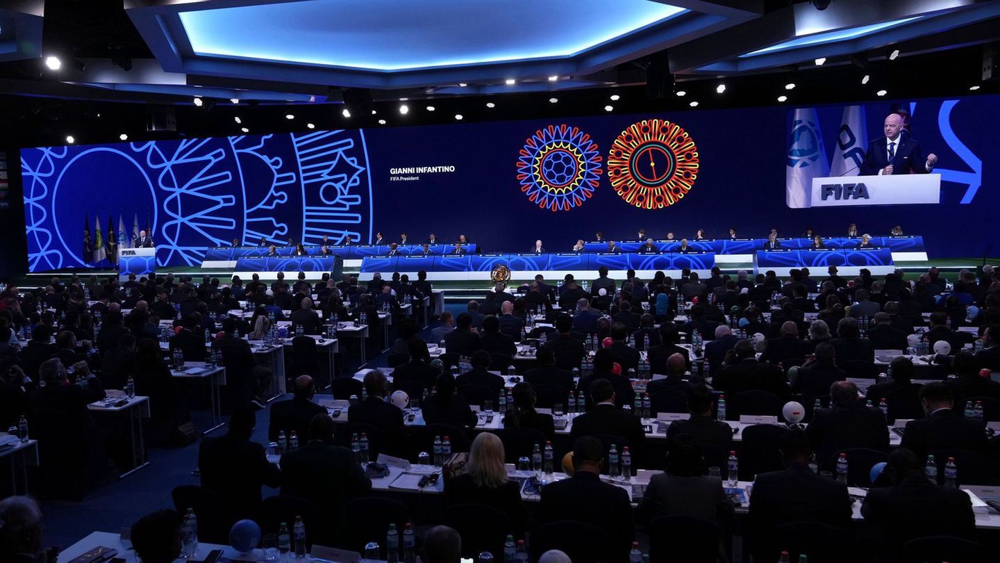 World Football Association: Eklat at FIFA Congress: Europe delegated not on podium